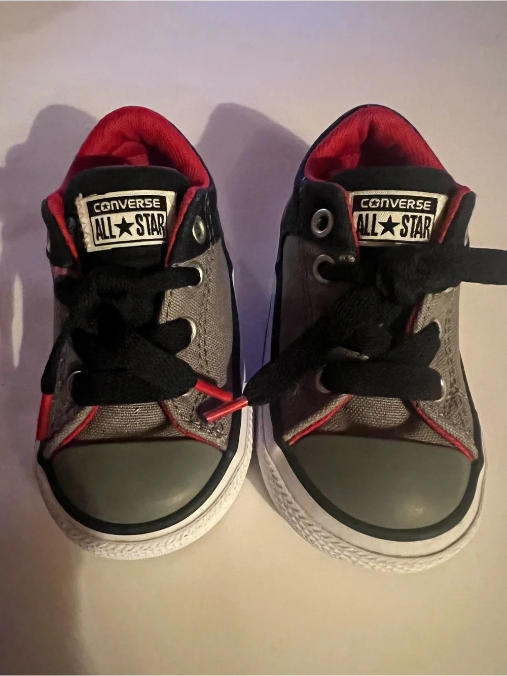 Converse All Star Chuck Taylor Toddler size 5 Gray and Red Lowtop